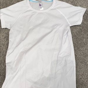 IVIVVA white workout t-shirt